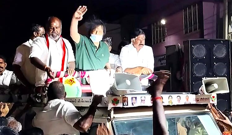 மக்களவைத் தேர்தல் 2024: இந்தியில் பேசி வாக்கு சேகரித்தார் நடிகர் கார்த்திக் General Election 2024: Actor Karthick election campaign for admk in theni