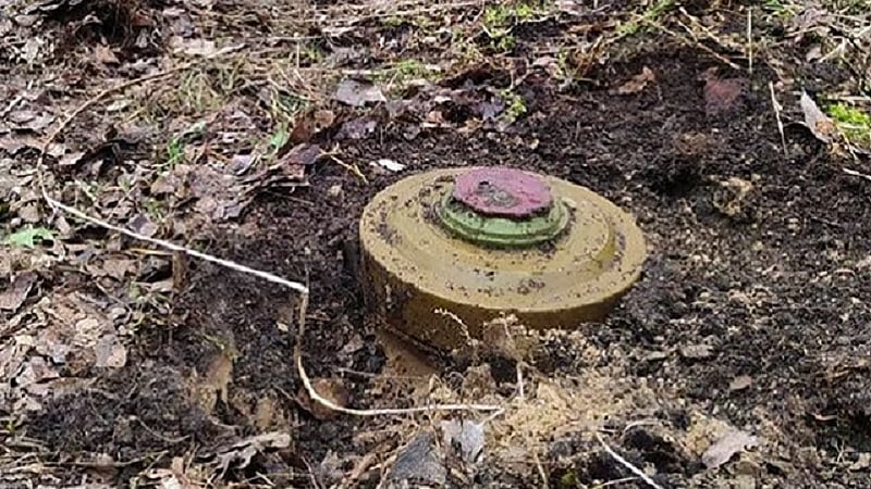 3 children killed in landmine blast in Pakistan / கால்பந்து மேட்ச்சைப் பார்க்க ஓட்டம்.. கண்ணிவெடியில் கால்வைத்து 3 குழந்தைகள் பலி.. பாகி. துயர சம்பவம்