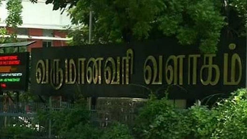 சென்னை பள்ளிக்கரணையில் வருமான வரித்துறையினர் ரூ.2.85 கோடி பறிமுதல் / Income tax department seized Rs 2.85 crore in Chennai Pallikaranai