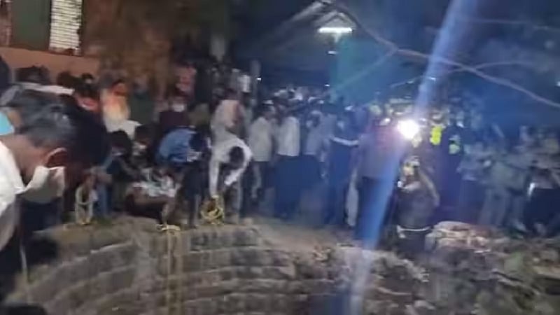 கிணற்றுக்குள் பூனை.. காப்பாற்ற முயன்ற 5 பேர்  விஷவாயு தாக்கி பலி! | 5 from same family dies in bid to save cat from abandoned well at maharashtra
