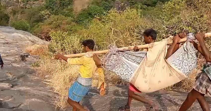 உடுமலை: “தேர்தலை புறக்கணிப்போம்” - கர்ப்பிணிக்கு நேர்ந்த அவலம்; பொங்கியெழுந்த மக்கள் | Udumalai tribal family forced to carry pregnant woman in cradle