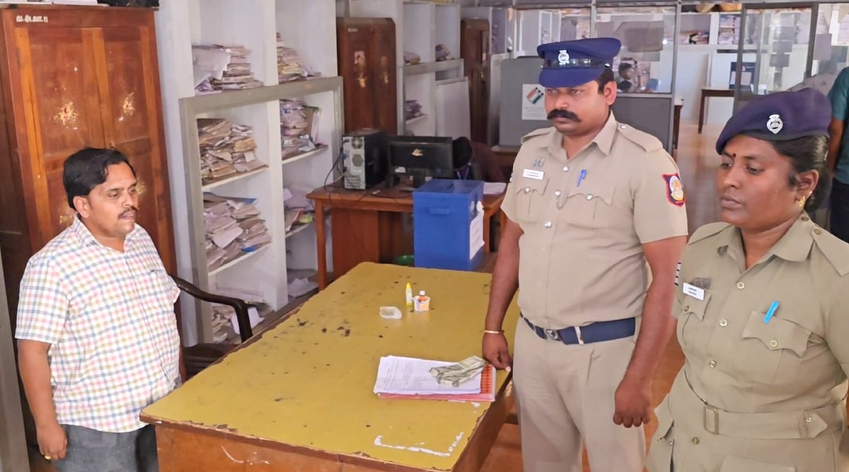 திருப்பத்தூர் வாக்காளர்களுக்கு பட்டுவாடா செய்யப்பட்ட பணம்  பறிமுதல்Confiscation of money disbursed toTirupathur voters