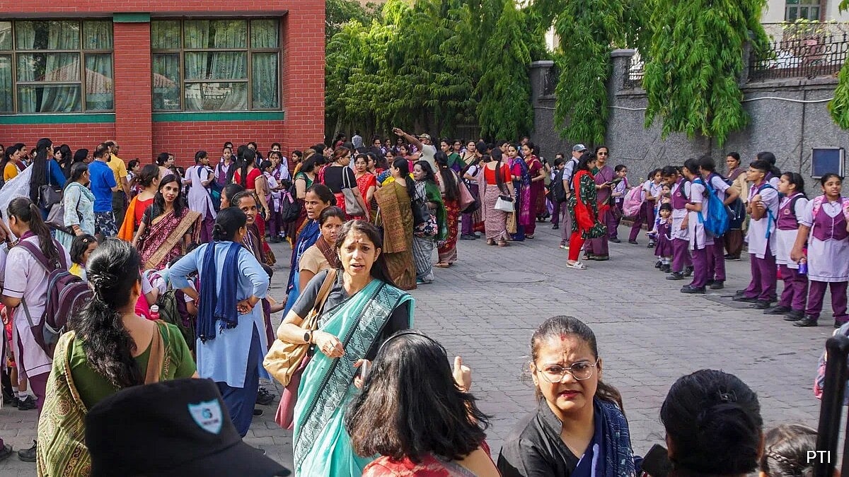 Bomb threat to Delhi schools: Use of fake IP id/ நேற்று சென்னை, இன்று டெல்லி!ஒரு இமெயில் ஐடி மூலம் ஒரே நேரத்தில் பள்ளிகளுக்கு வெடிகுண்டு மிரட்டல்!