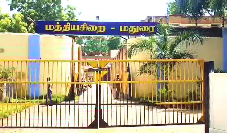 கைது செய்யப்பட்ட 5 காவலர்கள் சிறையில் அடைப்பு