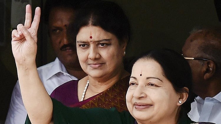 ”2026-ல் ஜெயலலிதா ஆட்சியைக் கொண்டு வருவேன்” - தஞ்சையில் சசிகலா பேட்டி !