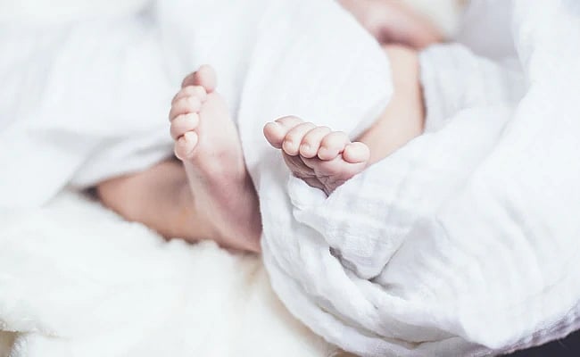 வீட்டிலேயே பிரசவம்.. குழந்தை இறந்ததால் எரித்த கொடூரம்.. புதுக்கோட்டையில் அதிர்ச்சி / Pudukkottai Pregnant woman gives birth at home baby dies