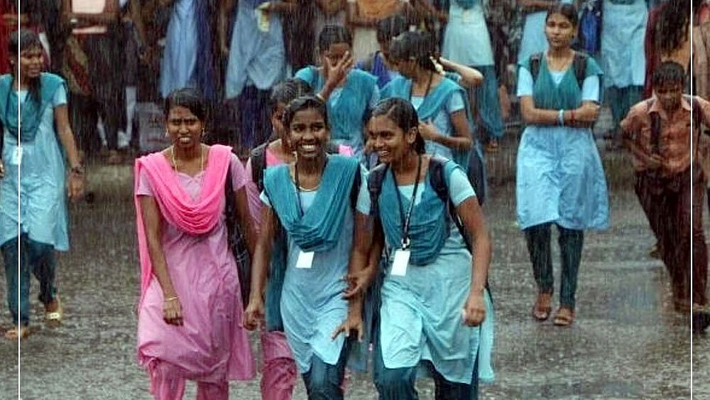 கனமழை எச்சரிக்கை| சென்னை உள்ளிட்ட 4 மாவட்ட பள்ளி-கல்லூரிகளுக்கு நாளை விடுமுறை!