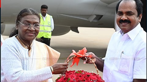 குடியரசுத் தலைவர் திரௌபதி முர்மு, அமைச்சர் மெய்யநாதன்