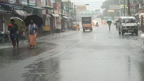 விடிய விடிய பெய்து வரும் கனமழை