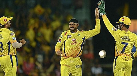 ஹர்பஜன் சிங், தோனி