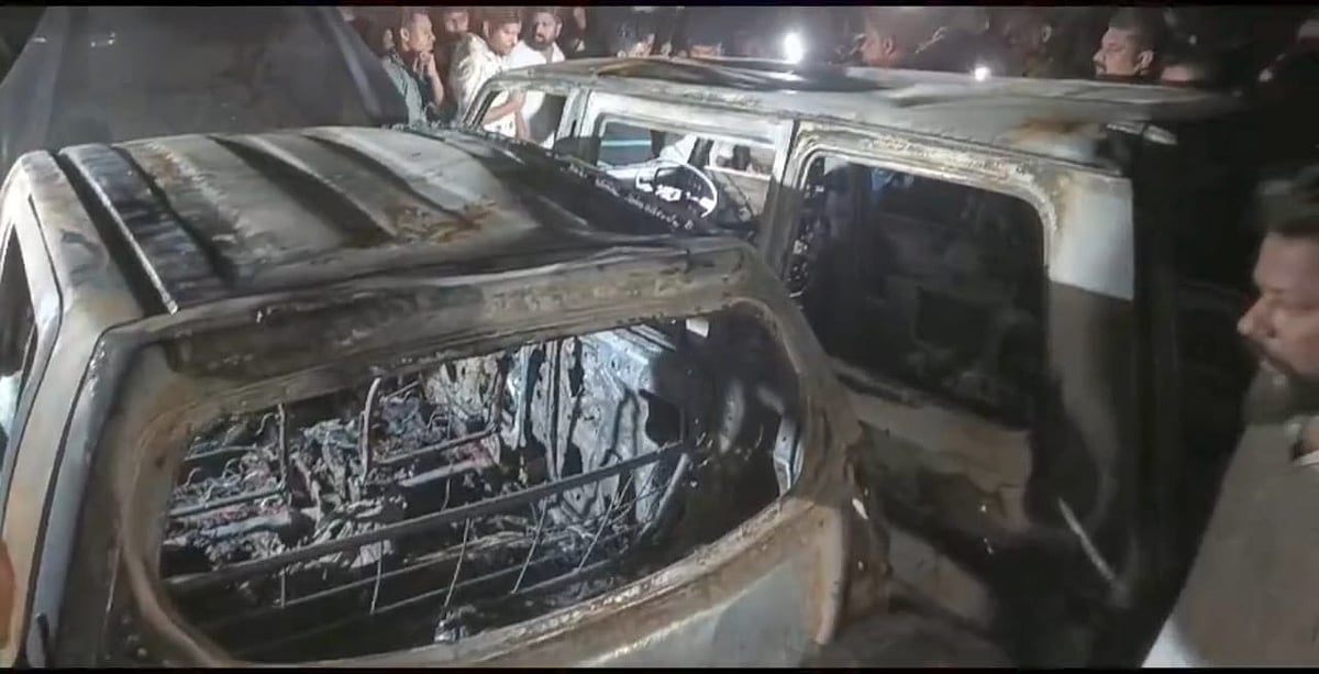 கேரளா: பேக்கரியில் பாட்னர் சேர்த்த விவகாரம் - மனைவியை காருக்குள் வைத்து உயிரோடு எரித்த கணவர் Kerala: Husband burnt wife inside car