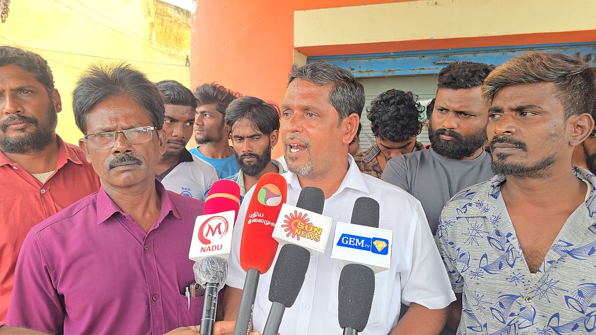 வாணியம்பாடி: கட்சியில் இருந்து திடீரென விலகும் நாம் தமிழர் நகர நிர்வாகிகள் / 30 members quit from Naam Tamilar Party in Vaniyambadi 