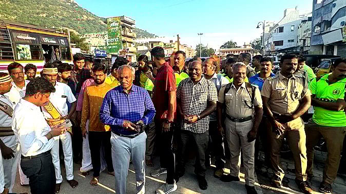 திருவண்ணாமலை: கார்த்திகை தீபமேற்றும் இடத்தில் அதிகாரிகள் ஆய்வு! / Officers investigates in Thiruvannamalai Kartigai Deepam festival