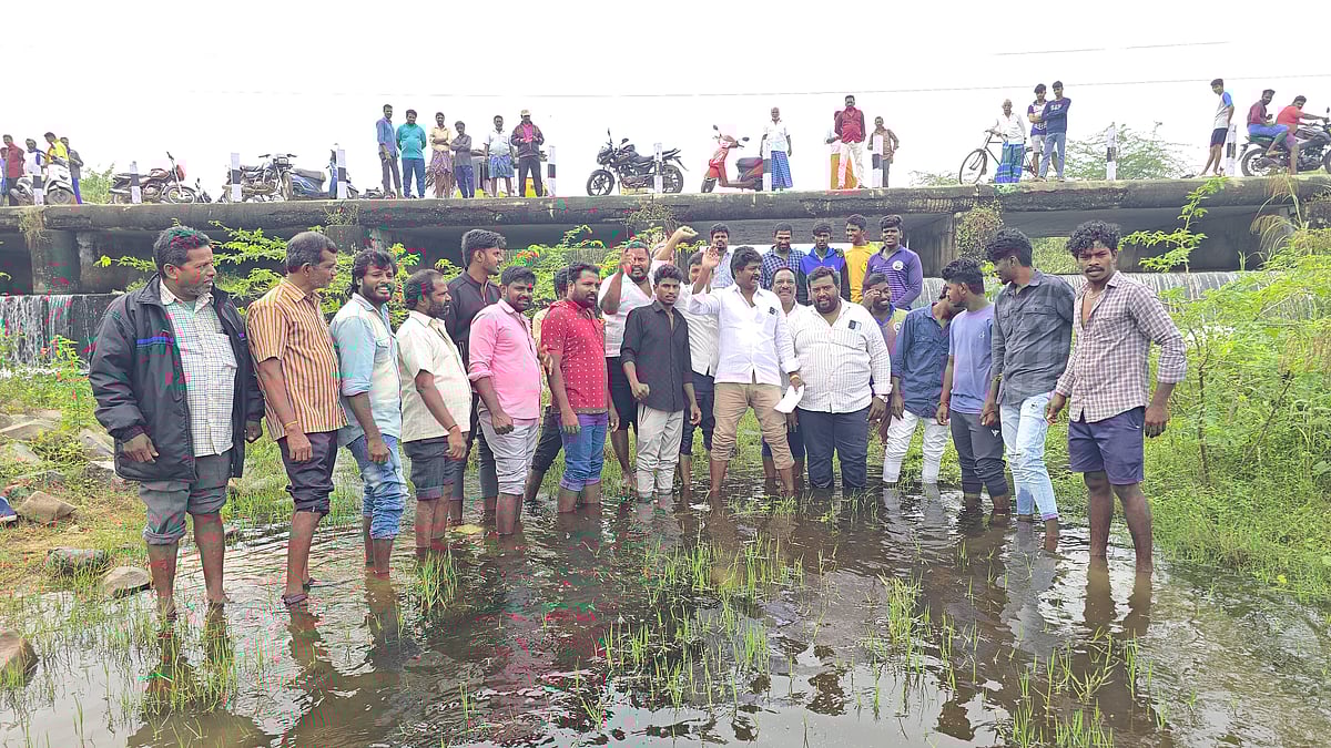 ஆம்பூர்: தோல் தொழிற்சாலை கழிவுநீரால் பாழாகும் பாலாறு – பொதுமக்கள் போராட்டம் Ambur: Palaru ruined by tannery sewage – public protest 