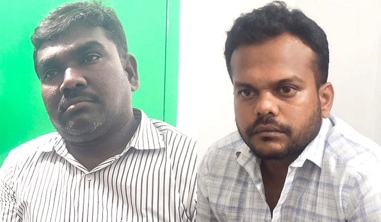 பட்டா பெயர் மாறுதலுக்கு ரூ.15 ஆயிரம் லஞ்சம் - துணை வட்டாட்சியர் உள்ளிட்ட இருவர் கைது  Erode: Rs 15 thousand bribe - Deputy Thasildar and VAO arrested