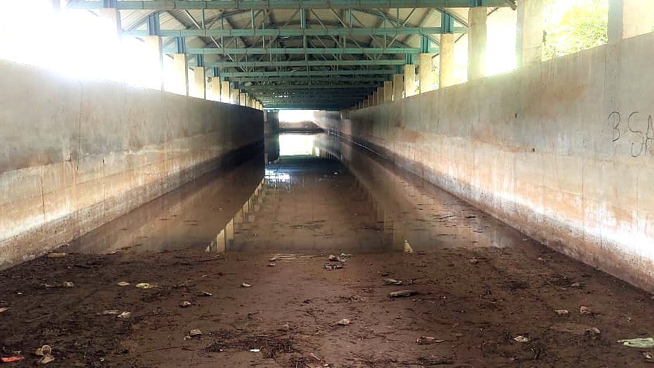 கடலூர்: ரயில்வே சுரங்கப் பாதையில் தேங்கியுள்ள மழைநீர் - 4 கிராம மக்கள் அவதி /  4 villagers in Cuddalore suffer as rain water stagged in railway subway