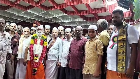 சீர்வரிசை எடுத்து வந்த இஸ்லாமியர்கள்