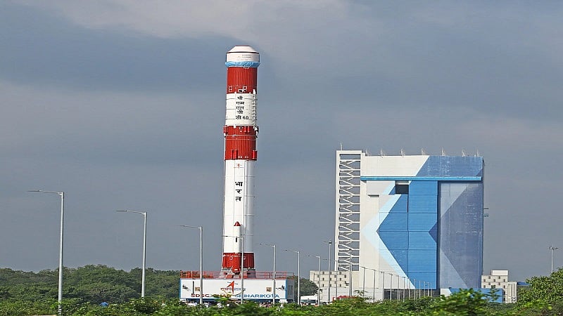 பிஎஸ்எல்வி-C60 ராக்கெட் டிசம்பர் 30 ஆம் தேதி விண்ணில் பாயும்: இஸ்ரோ அறிவிப்புPSLV-C60 rocket to launch on December 30 ISRO announcement