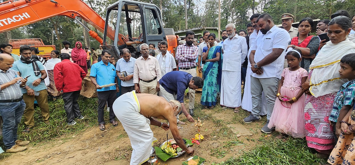 சாலை வசதி கேட்டு போராட்டம் - வனத்துறை அனுமதி கிடைத்ததால் மக்கள் மகிழ்ச்சி Nilgiris: Road facility - People are happy as forest dept got permission