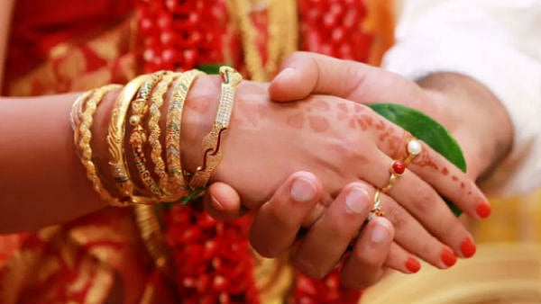டெல்லி நின்றுபோன திருமணம் / father calls off wedding after delhi groom dancing