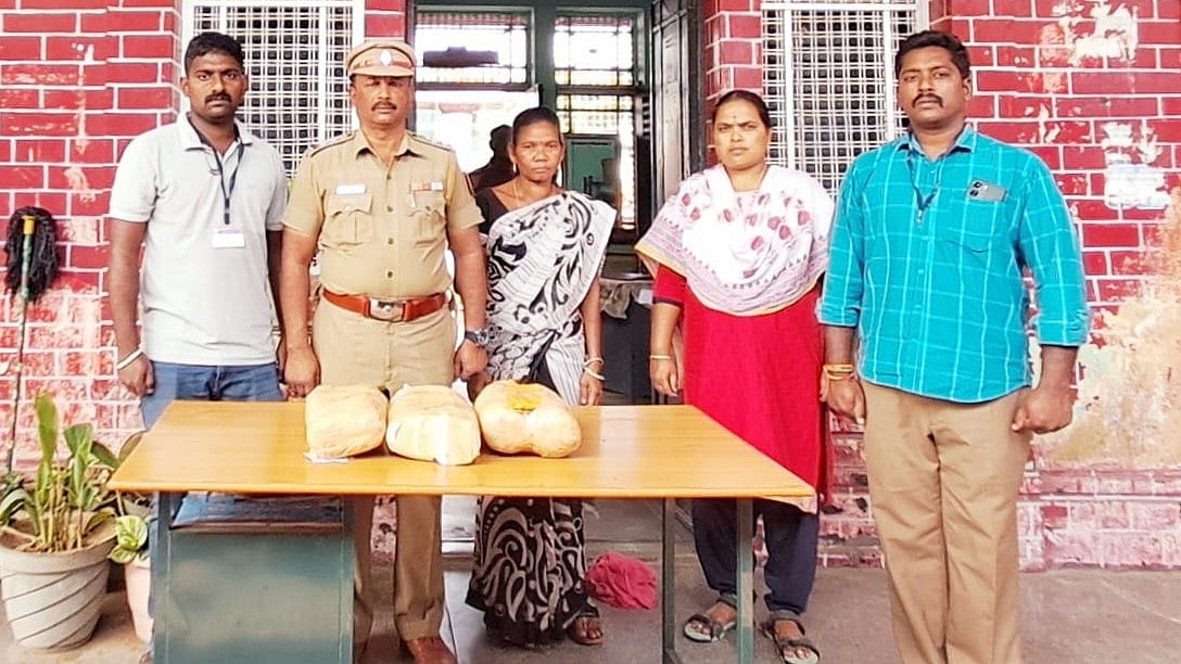 ஈரோடு: ரயிலில் கடத்தி வரப்பட்ட 3.5 கிலோ கஞ்சா பறிமுதல் - ஒடிசாவைச் சேர்ந்த பெண் கைது Erode: 3.5 kg ganja seized in train - woman from Odisha arrested