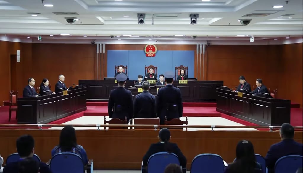 சீனாவில் மகனின் முன்னாள் காதலியை திருமணம் செய்த தந்தை/china banker marries son ex girl friend