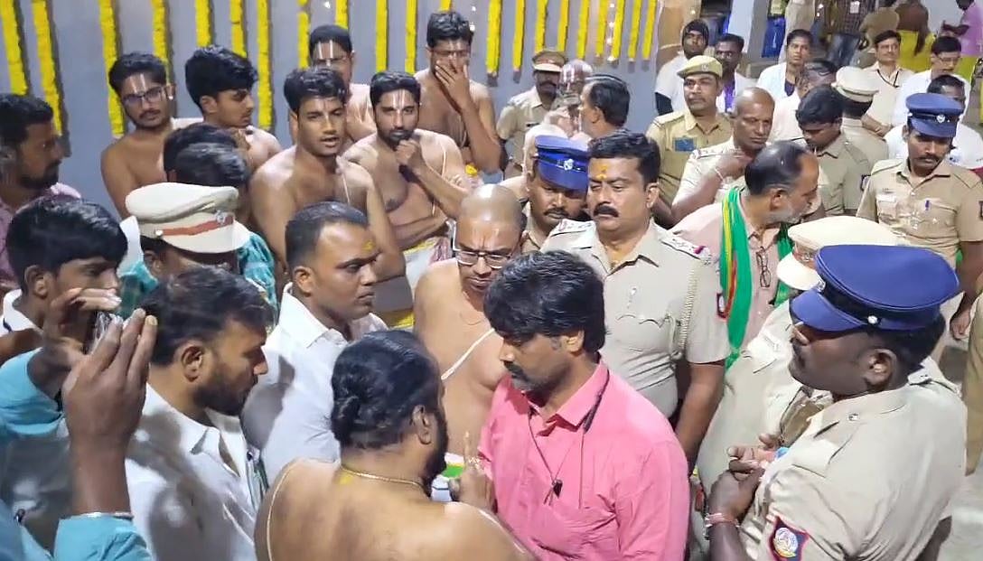 காஞ்சிபுரம் கோவிலில் பிரபந்தம் பாடலில் வடகலை-தென்கலை மோதல்Kanchipuram vadakalai and thenkalai clash in Prabandham song in temple