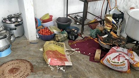 சமையல் செய்த போது வெடித்துச் சிதறிய குக்கர் 