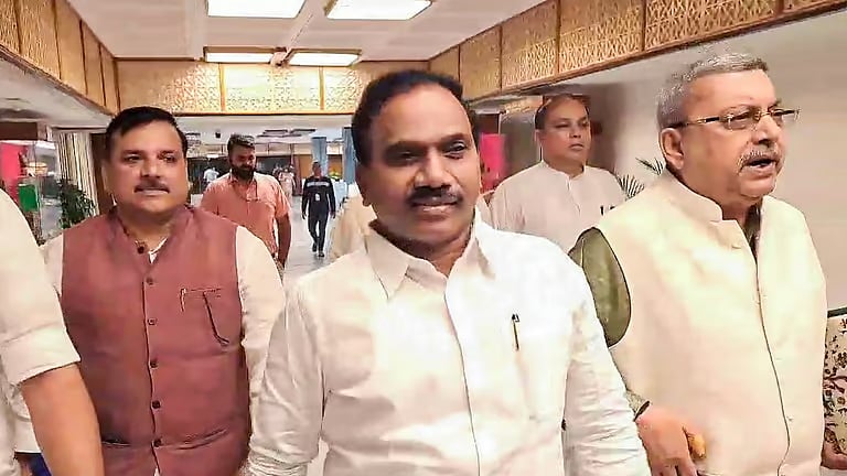 வக்ஃப் வாரிய கூட்டுக்குழு / 10 mps including a raja suspended on waqf board bill