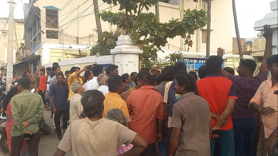 சேலம்: அறக்கட்டளை பெயரில் நூதன மோசடி – 2 பெண்கள் உட்பட 3 பேர் கைது - ரூ.12 கோடி பறிமுதல் Salem: Money fraud in the name of trust – 3 persons arrested