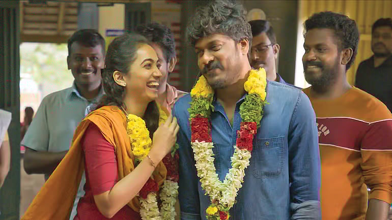 Kudumbasthan review | நம் வாழ்க்கையை பிரதிபலிக்கிறாரா இந்த 'குடும்பஸ்தன்'..?