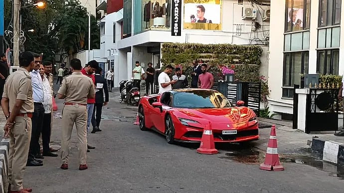 பெங்களூரு/30 luxury cars seized in bengaluru for without paying due taxes