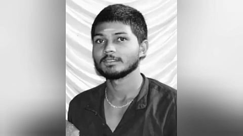 வெட்டுக் காயங்களுடன் சடலமாக கிடந்த இளைஞர்