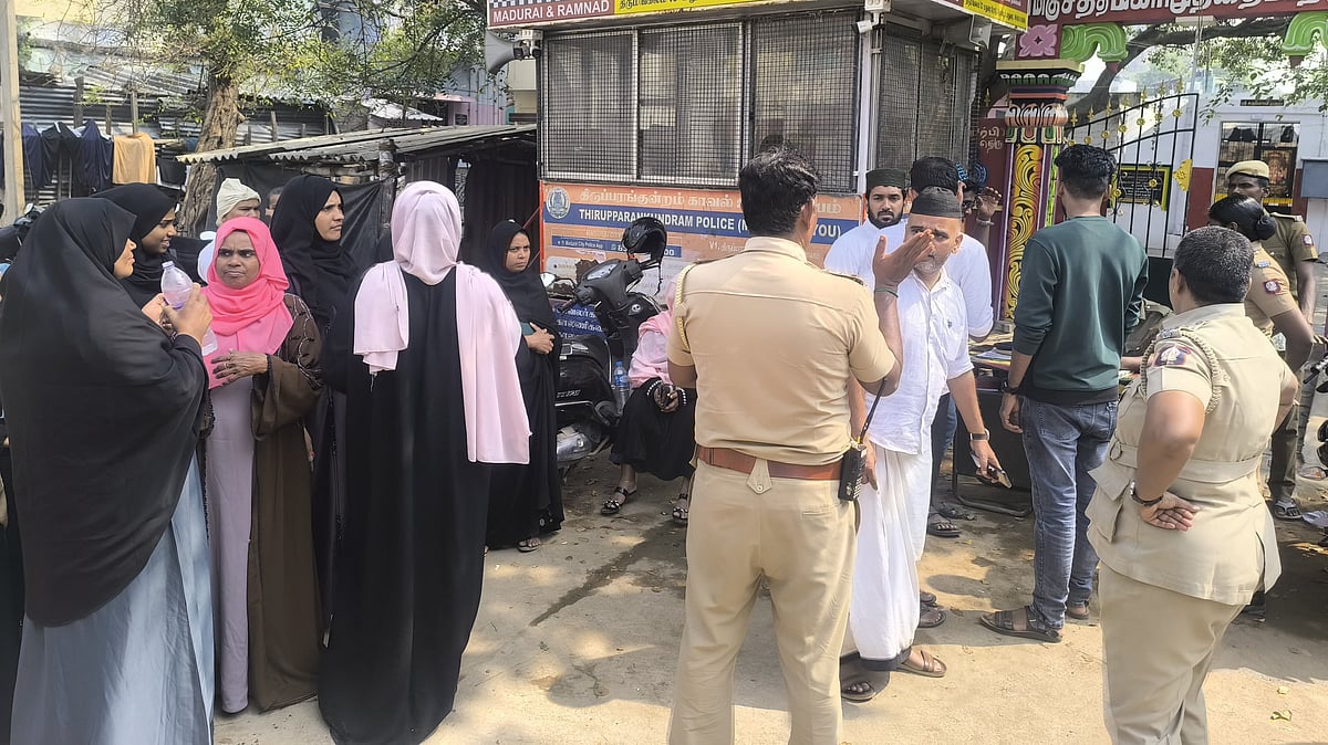 இயல்பு நிலைக்குத் திரும்பிய திருப்பரங்குன்றம் - மலை மீது சென்று தரிசனம் செய்ய பக்தர்களுக்கு அனுமதி Devotees are allowed to go up Tiruparangunram Hill