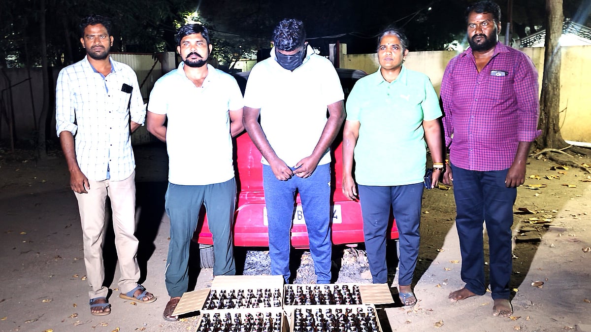 ஈரோடு | சட்டவிரோத மது விற்பனை முயற்சி – ஒருவர் கைது... 192 மது பாட்டில்கள் பறிமுதல் Erode | Attempted sale of liquor – one arrested.