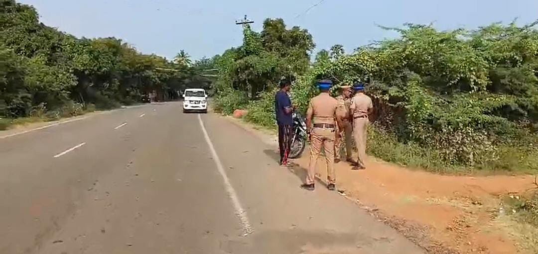 தென்காசி |சடலமாக மீட்கப்பட்ட பெண் - பல கோணங்களில் போலீசார் விசாரணை Tenkasi | Woman found dead - police investigation