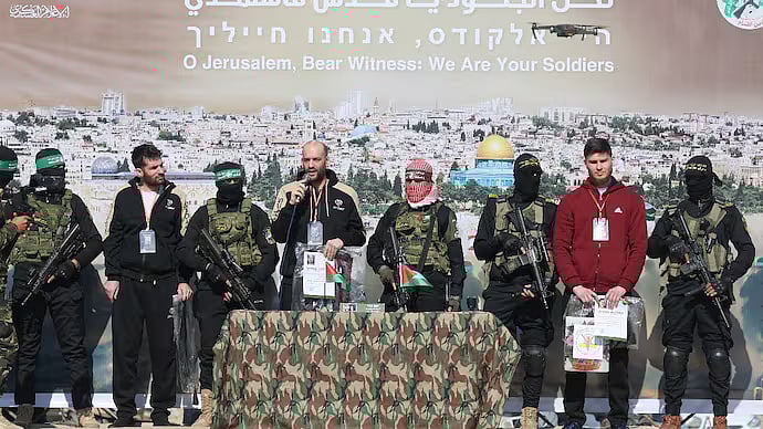 காஸா ஹமாஸ்/hamas frees 3 more hostages under gaza truce deal