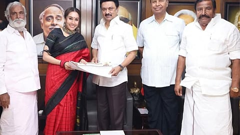 திவ்யா சத்யராஜ்