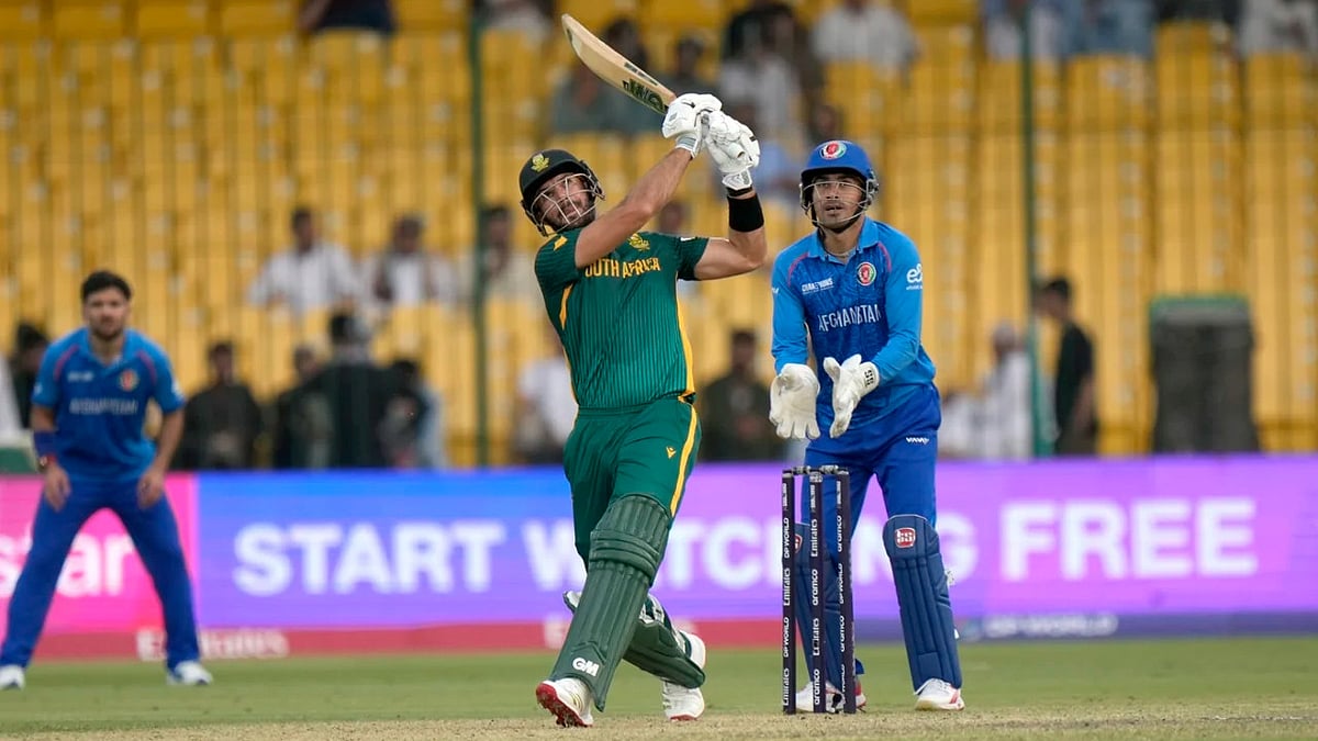 ஒரே இன்னிங்ஸில் 4 வீரர்கள் அரைசதமடித்து தென்னாப்பிரிக்கா சாதனை / South African record of 4 players scoring more than 50 runs in a single innings