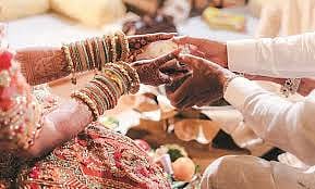 மகளின் திருமணத்தில் மயங்கி விழுந்த தந்தை  உயிரிழந்த பரிதாபம் /father died of heart attack at daughter s wedding