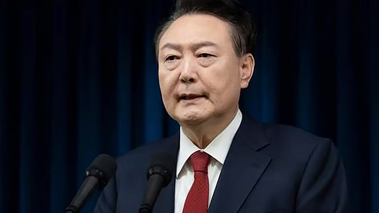 தென் கொரியா | அதிபர் இயோல் பதவி நீக்கம்.. நீதிமன்றம் அதிரடி உத்தரவு!