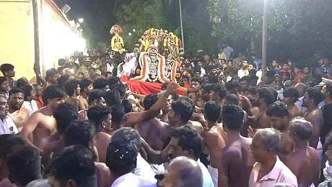 பக்கதர்கள் தரிசனம் 