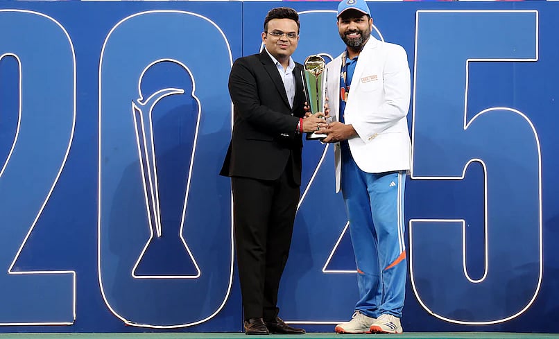 சாம்பியன்ஸ் டிராபி | மேடைக்கு அழைக்கப்படாத பாகி. அதிகாரி.. வெடித்த சர்ச்சை!