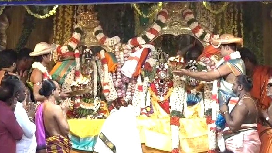 மதுரை திருக்கல்யாண வைபவம் - திரளான பக்தர்கள் தரிசனம்