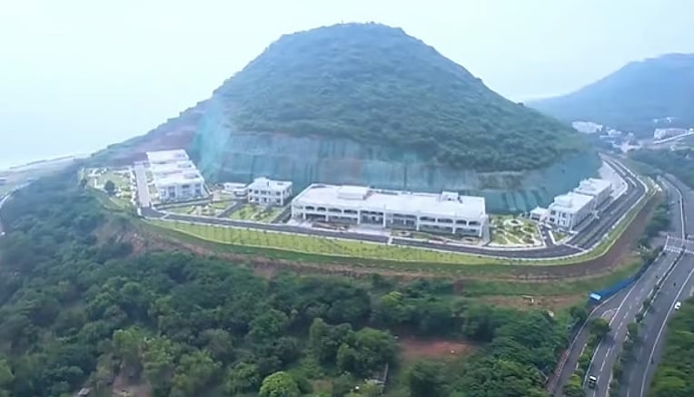 அடேங்கப்பா......! மலையைத் தகர்த்து ரூ.500 கோடியில் ஜெகன் கட்டிய அரண்மனை.. #ViralVideo