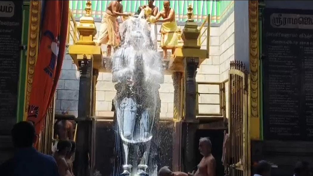 நாமக்கல் | ஆஞ்சநேயருக்கு சிறப்பு அபிஷேகம் - பக்தர்கள் தரிசனம்