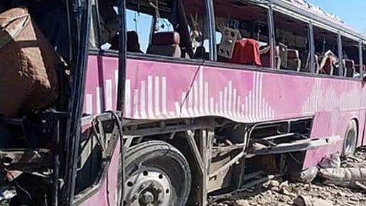 பாக் ராணுவத்தினர் மேல் தாக்குதல் / Pak Attack on bus carrying soldiers