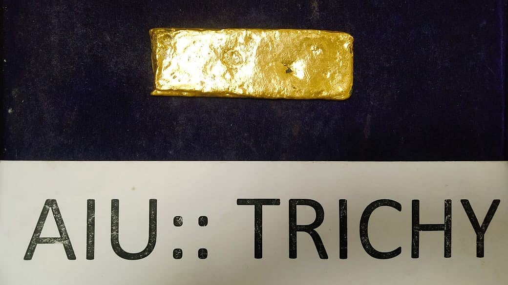 திருச்சி | விமானத்தில் கடத்திவரப்ப்ட்ட 780 கிராம் தங்கம் பறிமுதல்