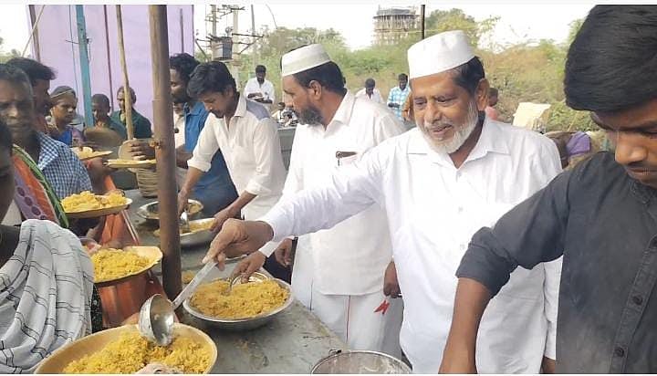 புதுக்கோட்டை | ஜல்லிக்கட்டுக்கு வந்திருந்த பொதுமக்களுக்கு அன்னதானம்