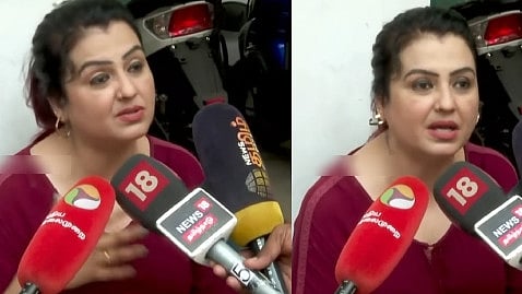 actress sona protest